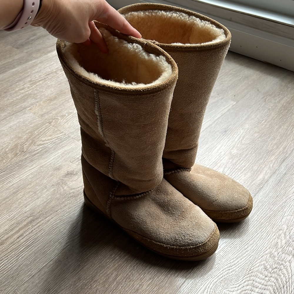 Minnetonka Suede Shearling Knee High, Fully Lined Shearling Tan Boots, Size 6
